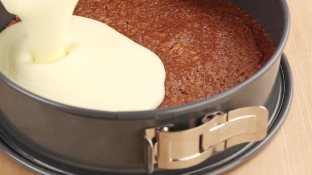 Crème à tartiner sur une base de biscuit — Video