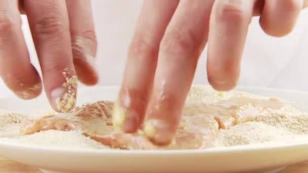Ekmek kırıntıları Dana escalope — Stok video