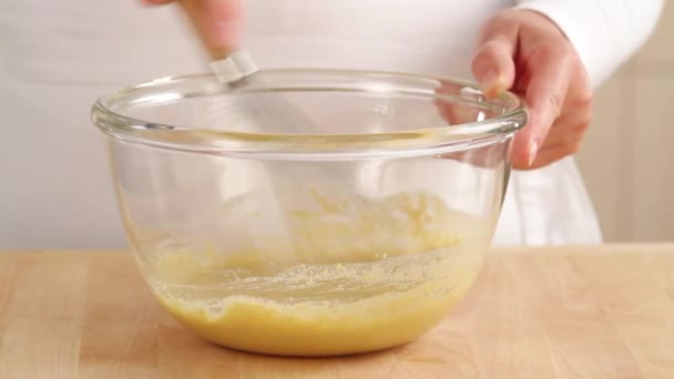 Whisking κουρκούτι tempura — Αρχείο Βίντεο