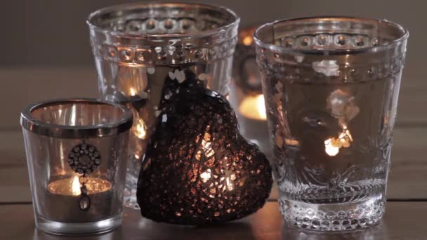 Tealights and a decorative heart — Stock Video