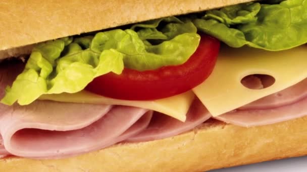 Dlouhé sendvič bílé pozadí — Stock video