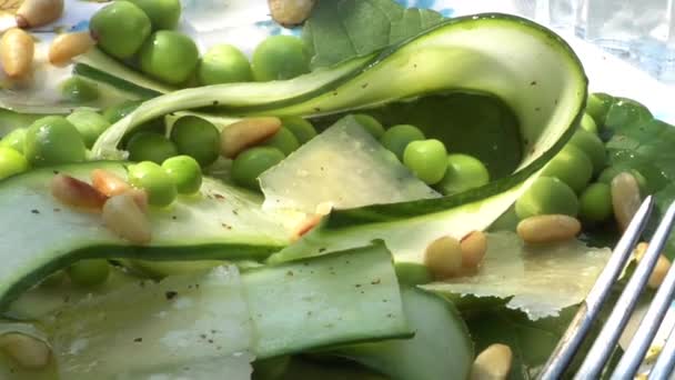 Cucumber and bean salad with Parmesan — Stock Video