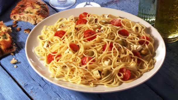 Spaghetti con pomodori — Video Stock