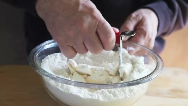 Manteiga e farinha misturadas — Vídeo de Stock
