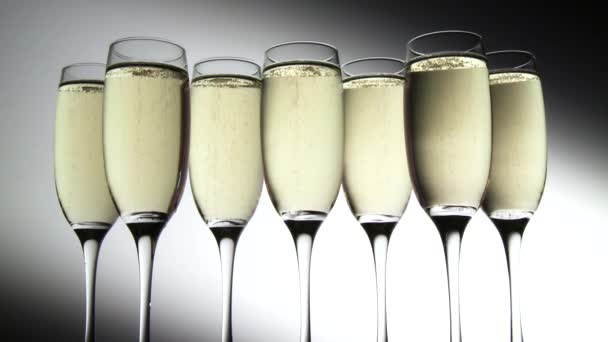 Several glasses of champagne — Stock video