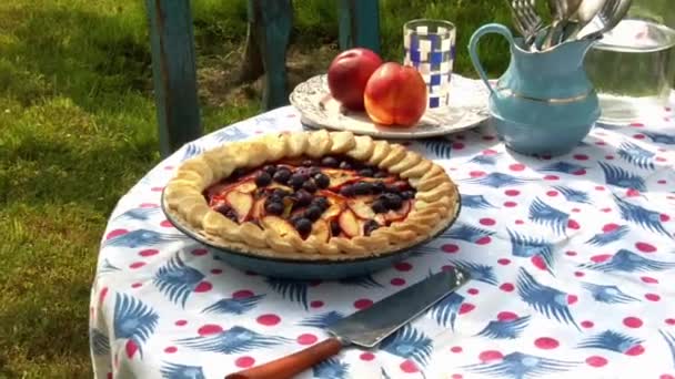 Tarte aux pêches et aux myrtilles — Video