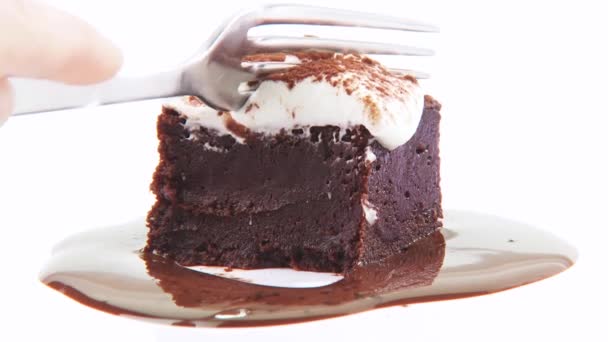 Brownie with chocolate sauce — Stock Video