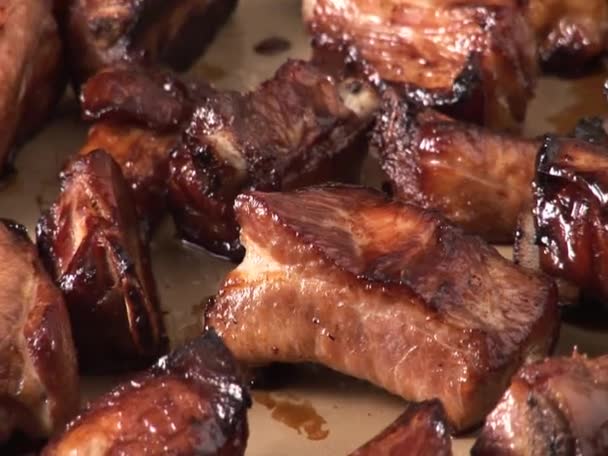 Costillas de cerdo asadas — Vídeo de stock