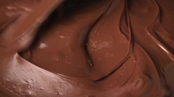 Difundir cobertura de chocolate — Vídeo de stock