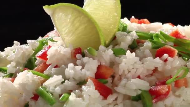 Rice with peppers and lime — Stock Video