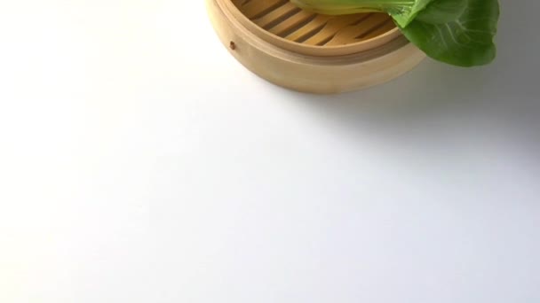 Pak choi in a bamboo basket — Stock Video