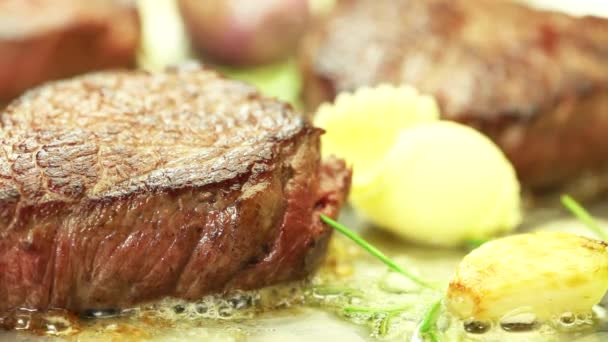 Hovězí biftek smažený — Stock video