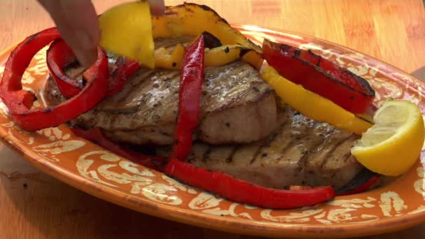 Grilling tuna steaks — Stock Video