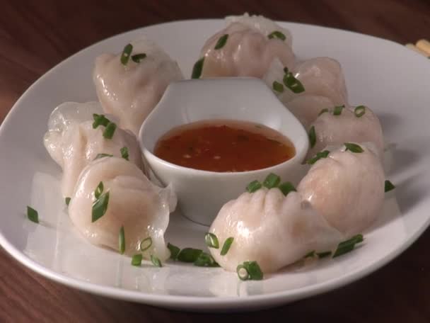 Dim sum with and chilli sauce — Stock Video