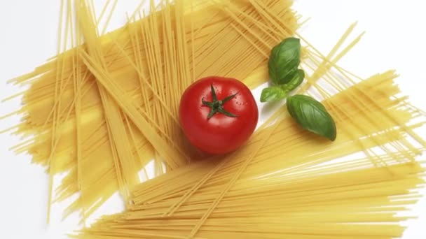 Spaghetti con pomodoro e basilico — Video Stock