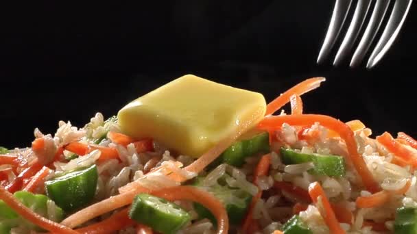 Riz brun aux carottes et noix de beurre — Video