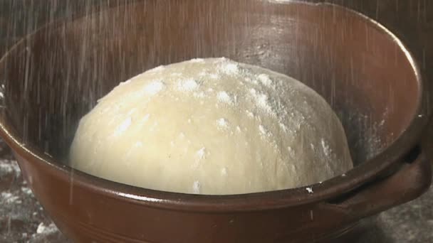 Une boule de pâte à épousseter — Video