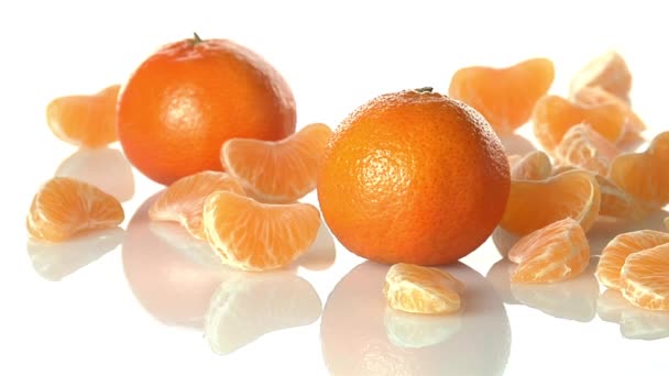 Whole clementines and segments — Stock Video