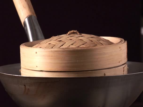 Lifting the lid of a bamboo basket — Stock Video