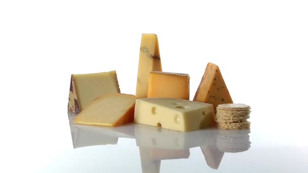 Various types of cheese and crispbreads — Stock Video