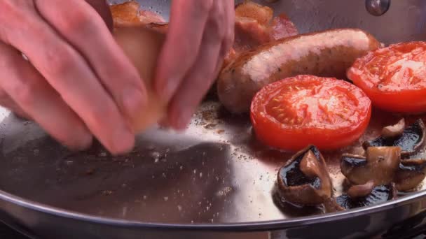 Petit déjeuner anglais friture dans la poêle — Video