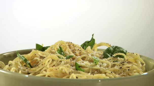 Yağmurlama spagetti Parmesan ile — Stok video