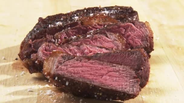 Sliced and fried beefsteak — Stock Video