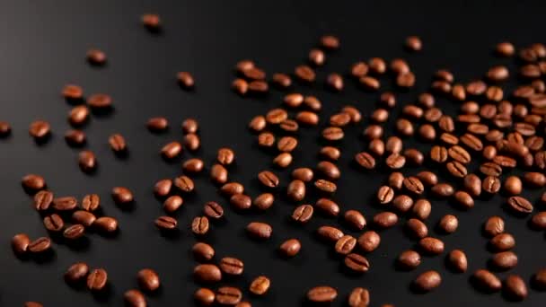 Spilling coffee beans — Stock Video