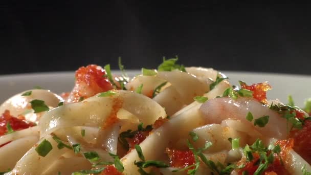 Ribbon pasta with prawns — Stock Video