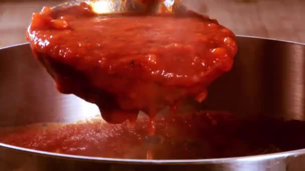 Ladling tomato sauce — Stock Video