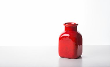 vazo beyaz arkaplanda izole edildi