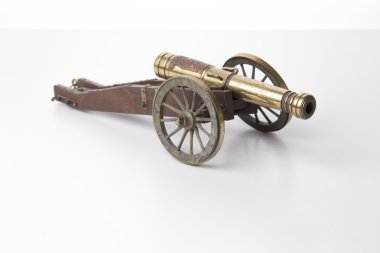 Eski top model üzerinde beyaz izole