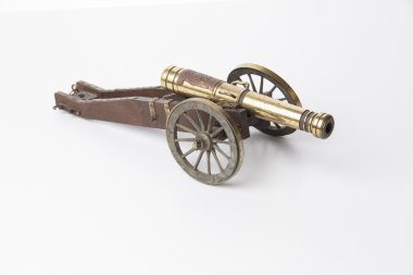 Eski top model üzerinde beyaz izole