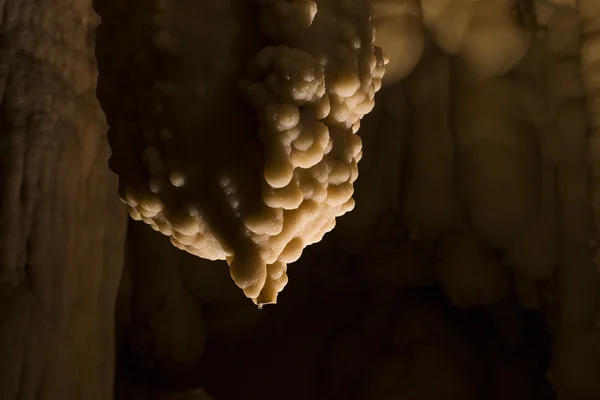 Сталагмиты и сталактит. Национальный парк toirano Caverns, Италия Лицензионные Стоковые Фото