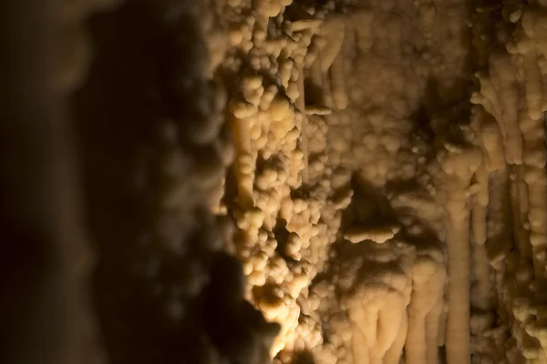 Сталагмиты и сталактит. Национальный парк toirano Caverns, Италия Лицензионные Стоковые Изображения