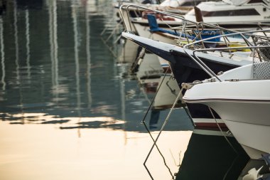 Yat tekne Harbor günbatımı sırasında