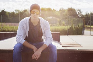 genç adam efekt renklerini