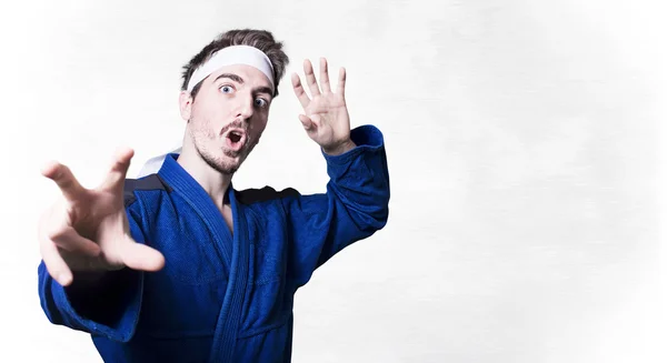 Funny nerd trying some martial arts poses — Stock Photo, Image