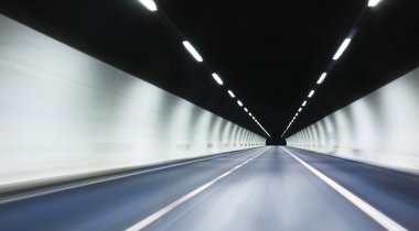 Karayolu tünel Mevsimlik arka plan ışık ile