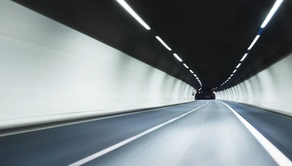 Streszczenie tło blured tunelu autostrady z oświetleniem — Zdjęcie stockowe