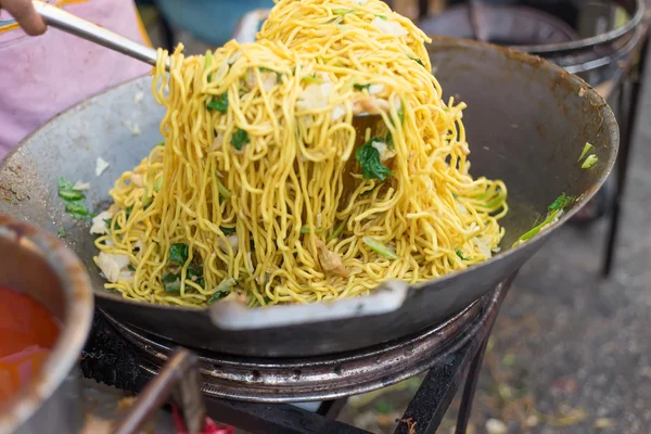 Tagliatelle gialle con verdure — Foto Stock