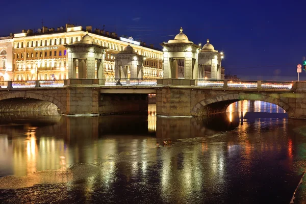 Ponte Lomonosov através do rio Fontanka — Fotografia de Stock