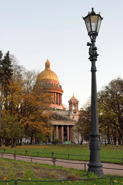 Vintage-Straßenlaterne, St. Isaac 's Cathedral — Stockfoto