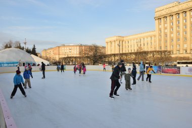 Celebrati tarihinde Moskova Meydanı'nda bir açık yapay buz pateni pisti