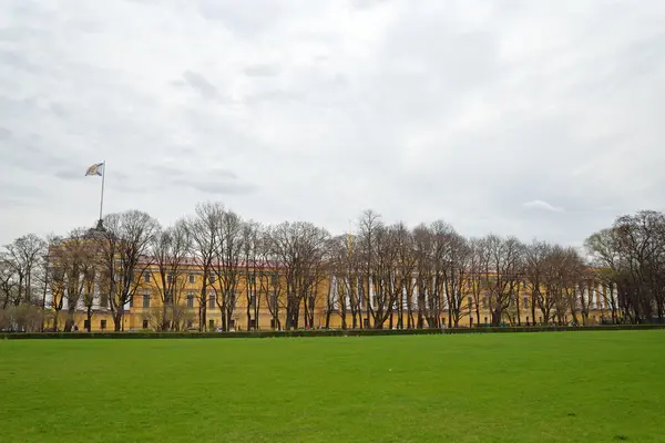 Вид на крыло Адмиралтейства — стоковое фото