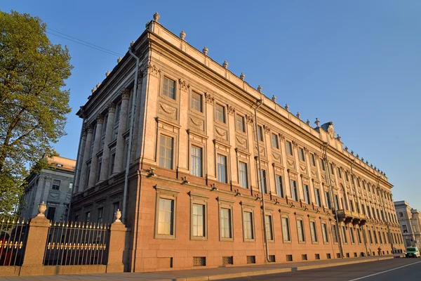 Marmeren kasteel, aan de kade Palace — Stockfoto