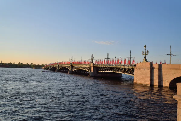Trinity bridge on Neva river at sunset — Stock Photo, Image