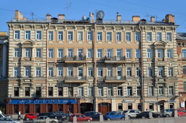 Pub Dickens setin Fontanka Nehri'nin üzerinde