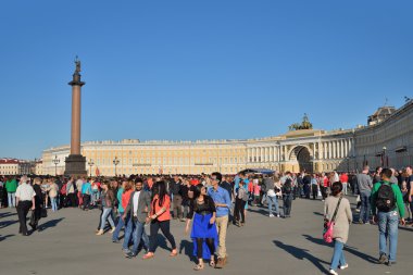 Zafer geçidi St prova neşeli seyirci.