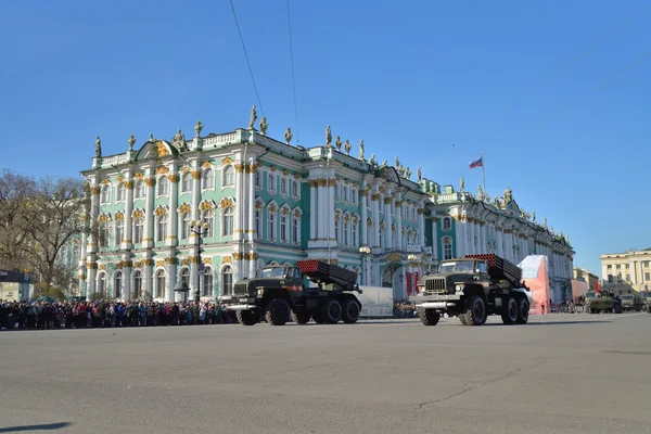 División de artillería CASTLE en la plaza del Palacio durante un ensayo de — Foto de Stock